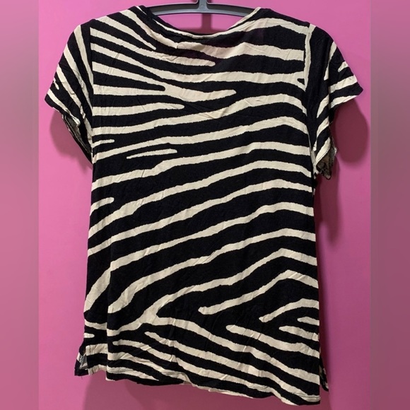 H&M top Short Sleeve Top Zebra print top Size
UK M Black and Beige stripes - Picture 2 of 5
